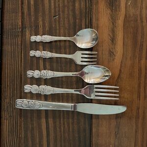 Vintage Oneida Stainless Steel Peter Rabbit Child’s Cutlery Set